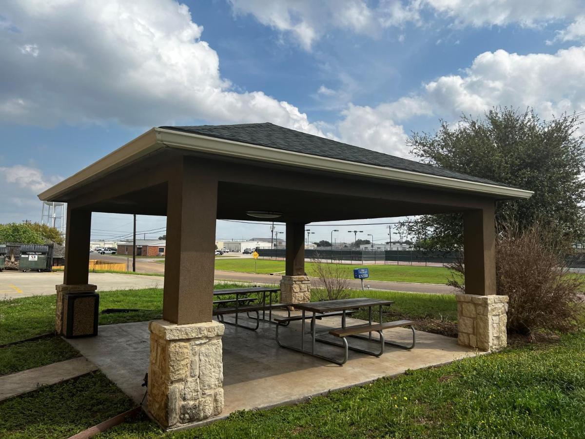 Baymont By Wyndham Cuero Hotel Luaran gambar