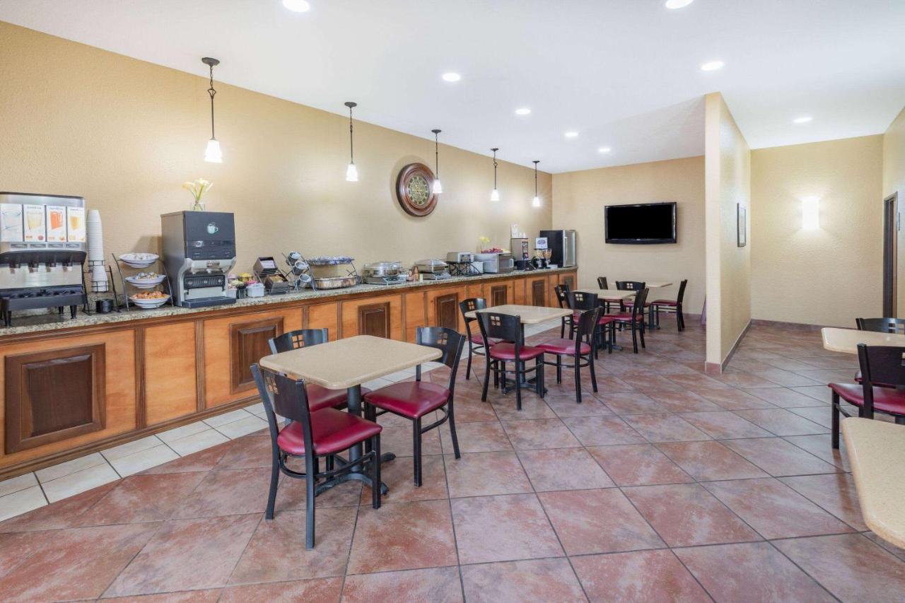 Baymont By Wyndham Cuero Hotel Luaran gambar