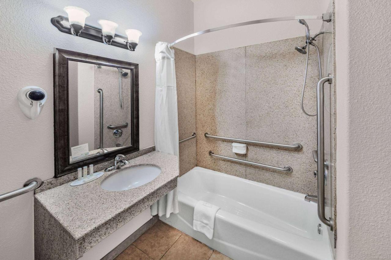 Baymont By Wyndham Cuero Hotel Luaran gambar