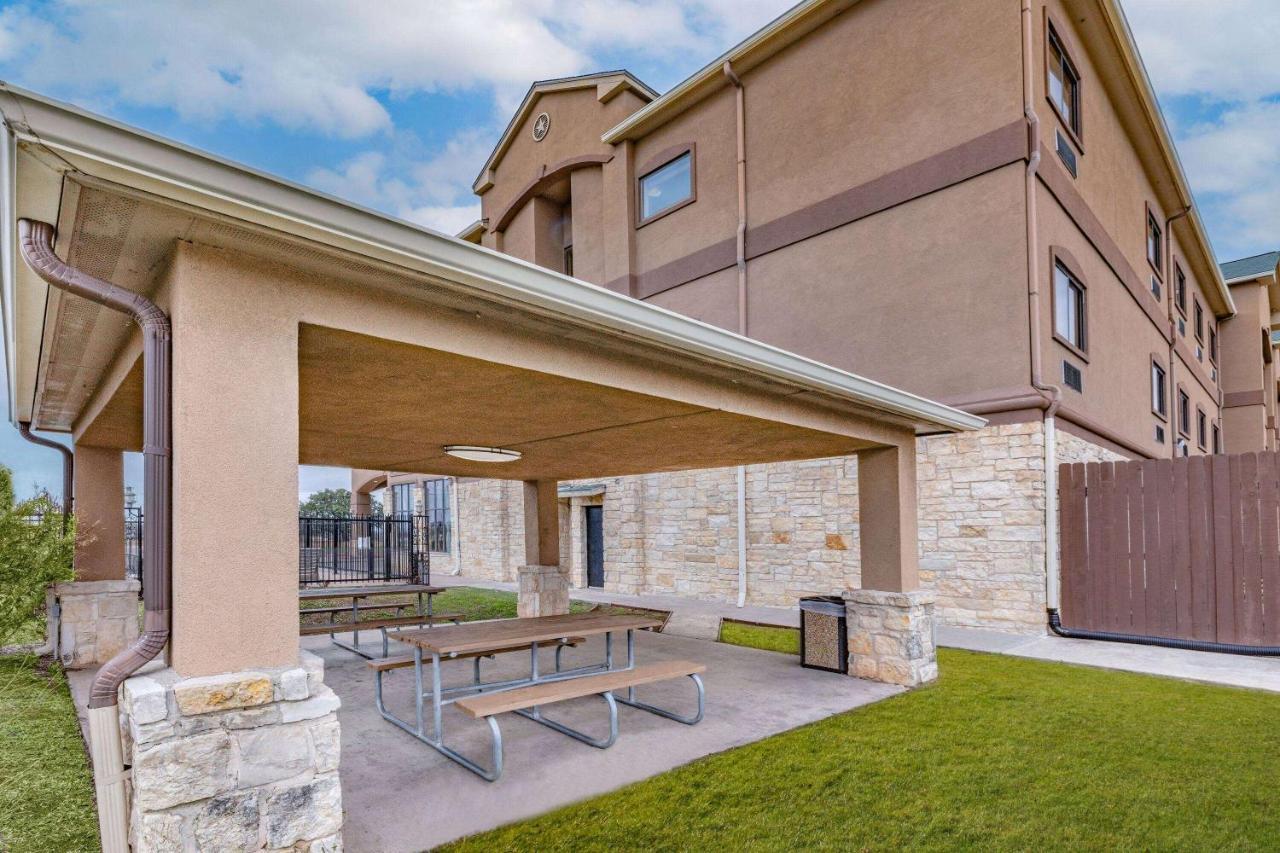 Baymont By Wyndham Cuero Hotel Luaran gambar