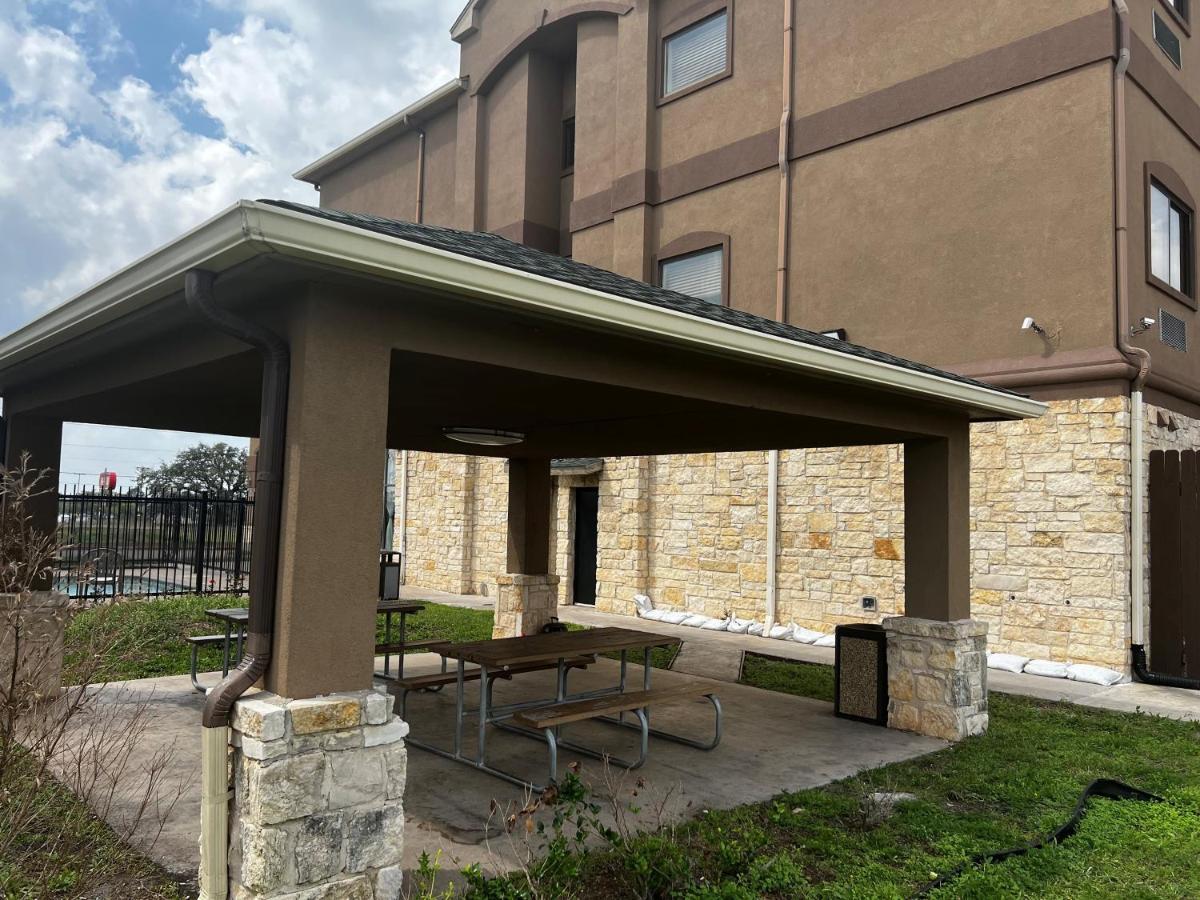 Baymont By Wyndham Cuero Hotel Luaran gambar